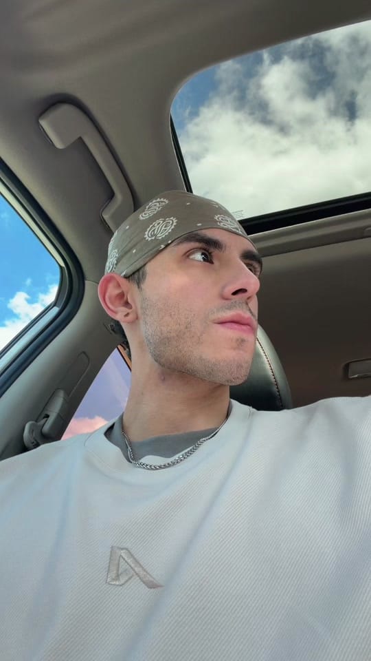 Post 1 by sosickvic on TikTok (video)