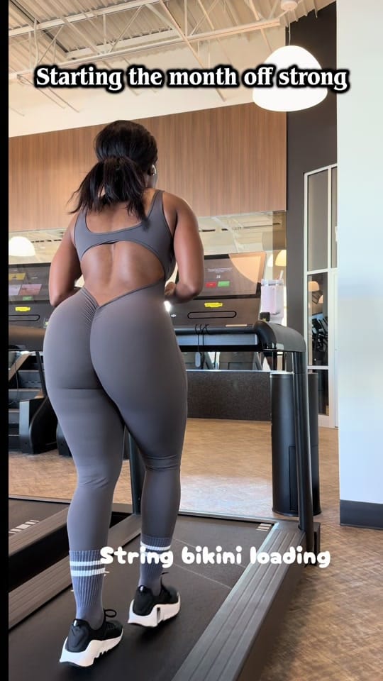Post 8 by Ayana Curves | Content Creator on TikTok (video)