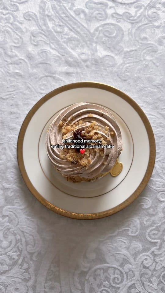 Post 7 by 𝒞𝓁𝒶𝓈𝓈𝒾𝒸 𝒶𝓃𝒹 𝒢𝓁𝒶𝓂 on TikTok (video)