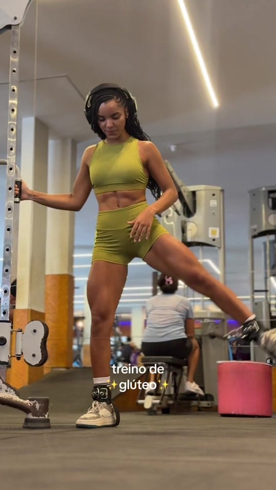 Post 9 by Bruna on TikTok (video)