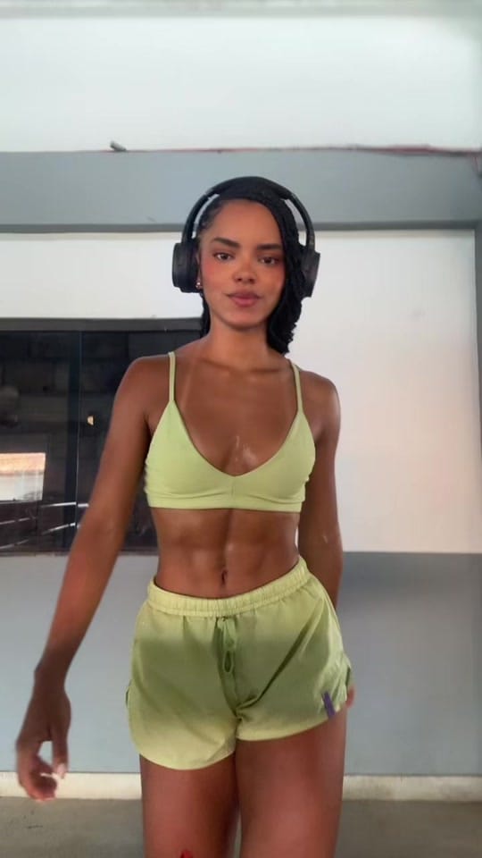 Post 7 by Bruna on TikTok (video)