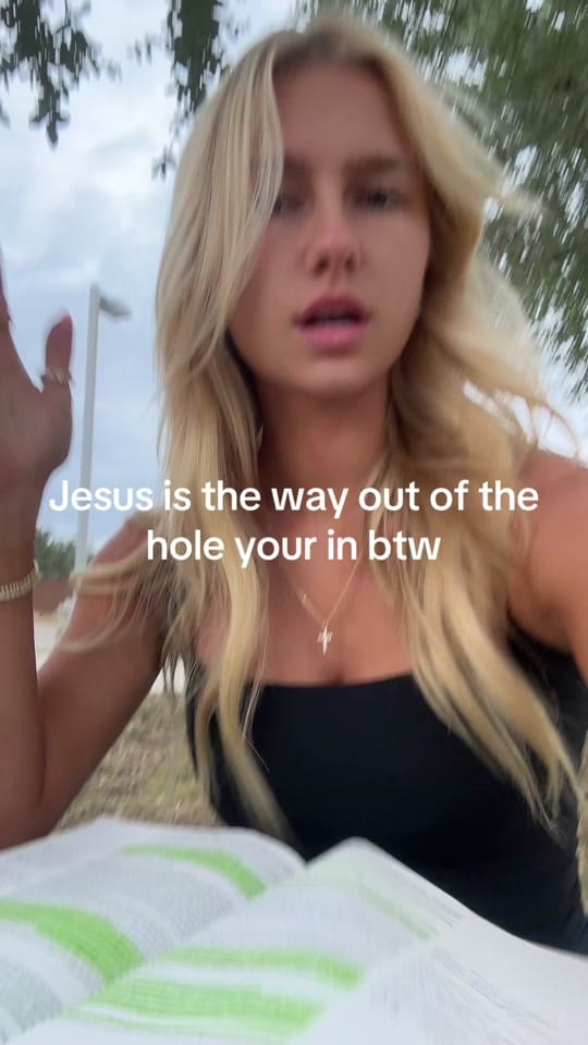 Post 4 by Ella Holland on TikTok (video)