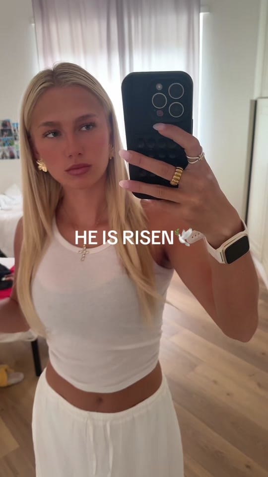 Post 1 by Ella Holland on TikTok (video)