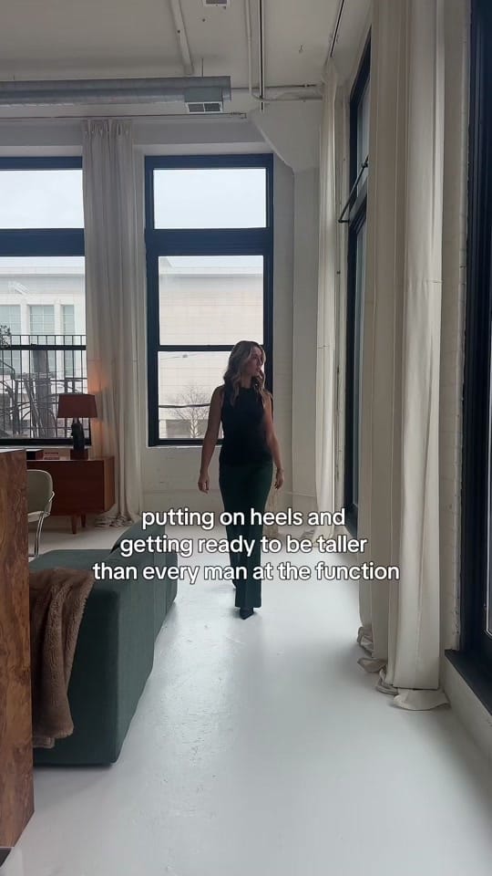 Post 5 by Anna on TikTok (video)