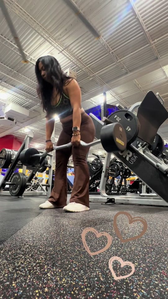 Post 6 by Laura on TikTok (video)