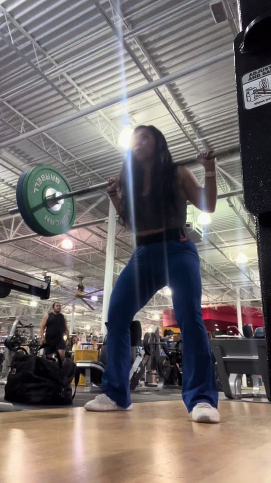 Post 2 by Laura on TikTok (video)