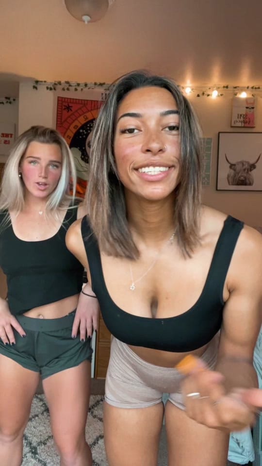 Post 6 by Alexa Karmyn on TikTok (video)