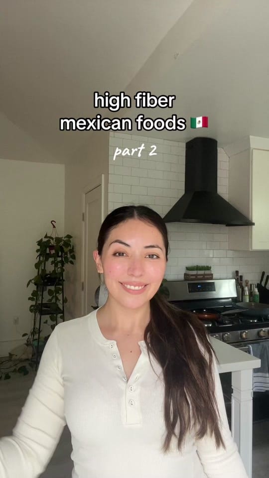 Post 10 by Gaby Vaca-Flores Nutritionist on TikTok (video)