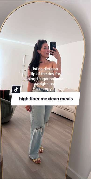 Post 8 by Gaby Vaca-Flores Nutritionist on TikTok (video)