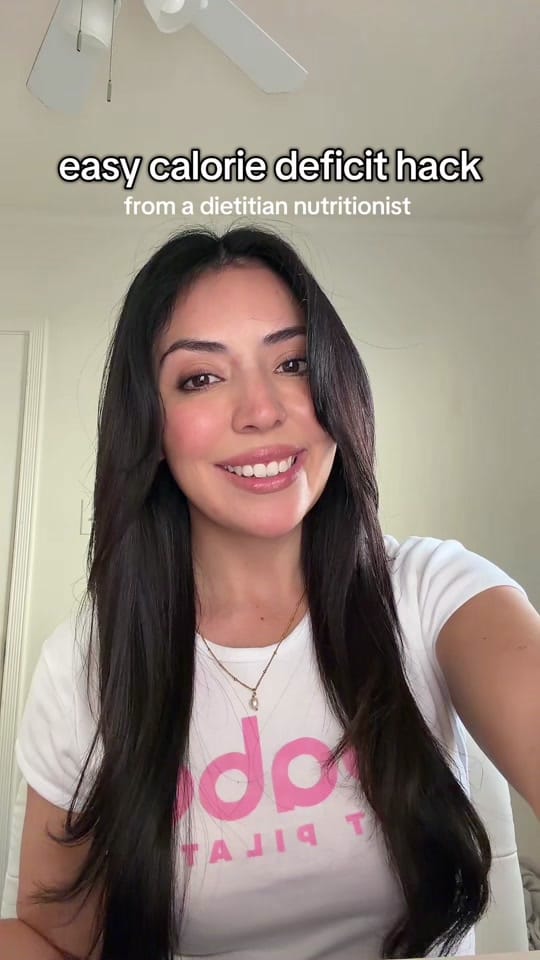 Post 1 by Gaby Vaca-Flores Nutritionist on TikTok (video)