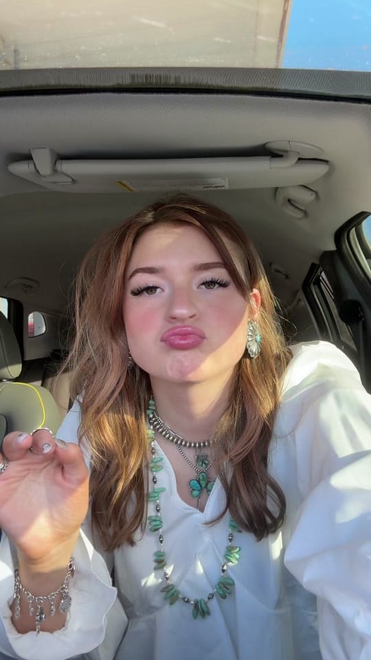 Post 10 by EMMA HOLDEN | photog + fashion on TikTok (video)