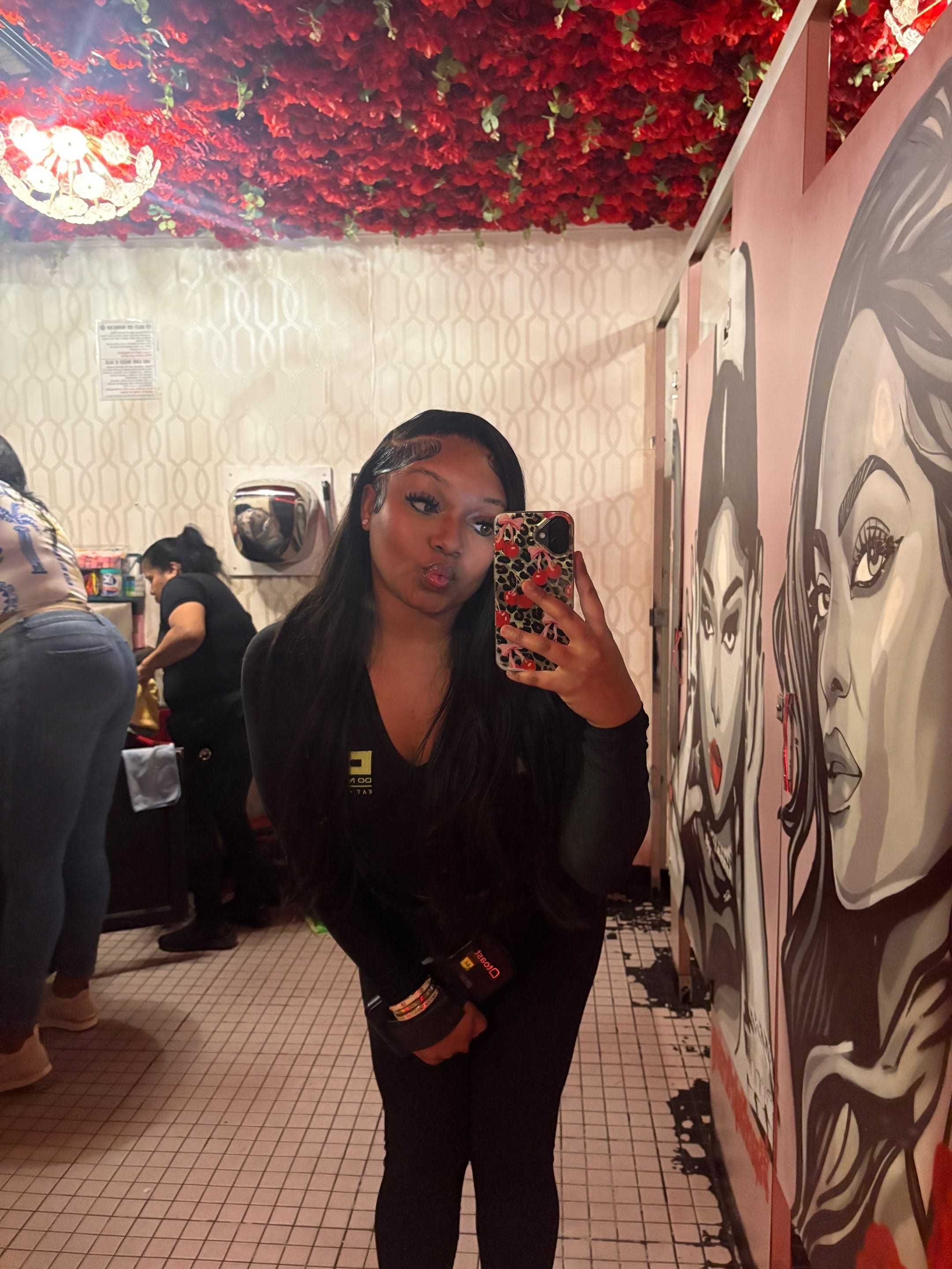 Post 5 by Kyraaooxo on TikTok (video)