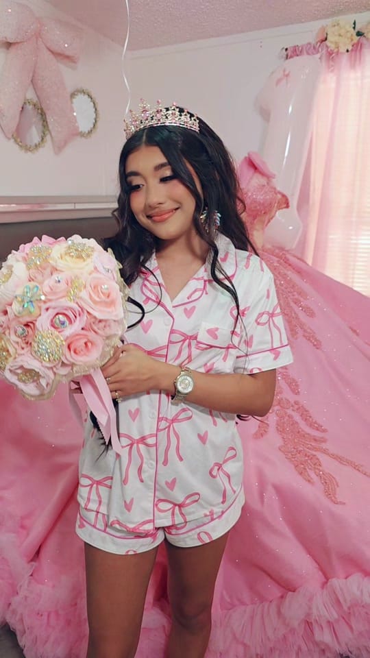Post 2 by Vanessa Damian on TikTok (video)