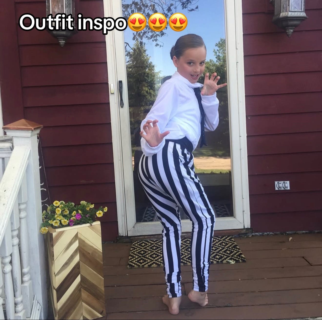 Post 1 by EMI on TikTok (video)