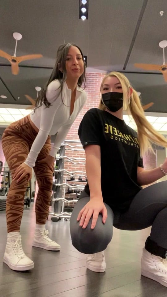 Post 8 by Mary & Natalia on TikTok (video)