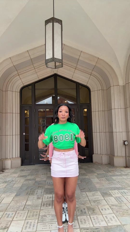 Post 1 by Bella on TikTok (video)