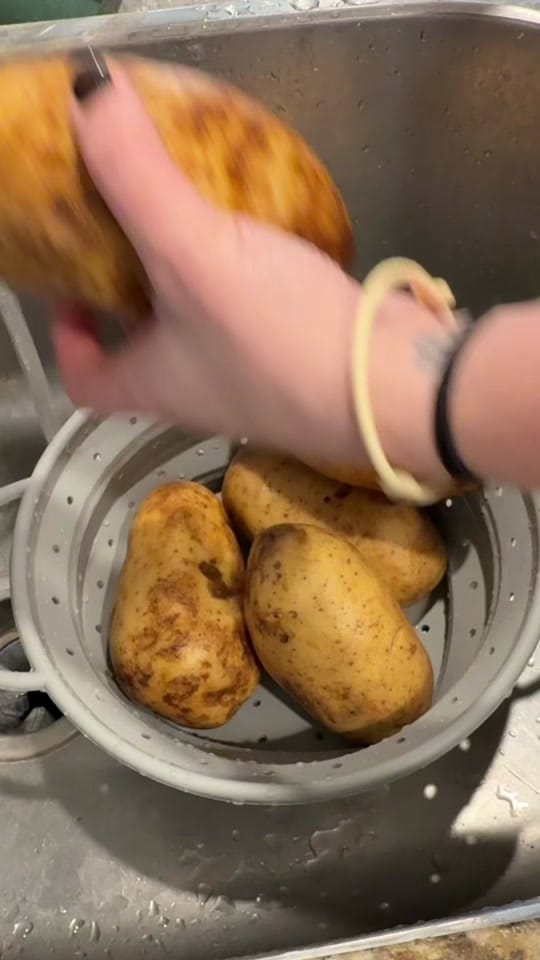 Post 3 by Tay on TikTok (video)