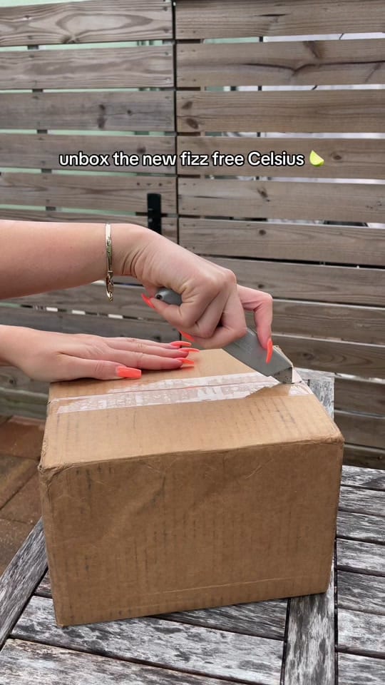 Post 1 by Zoé on TikTok (video)