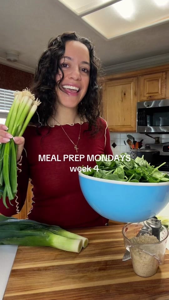 Post 4 by Eleni Saltas on TikTok (video)