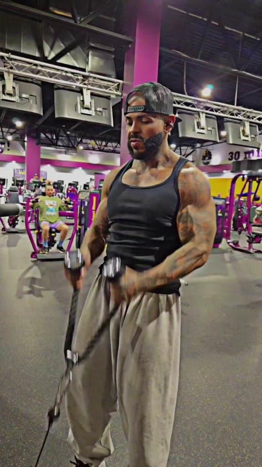 Post 5 by LuckyGunz on TikTok (video)