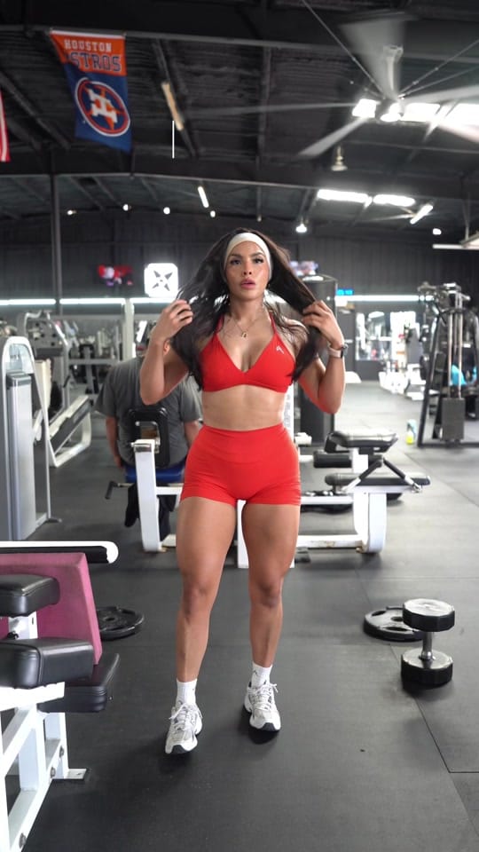 Post 6 by Alexya on TikTok (video)