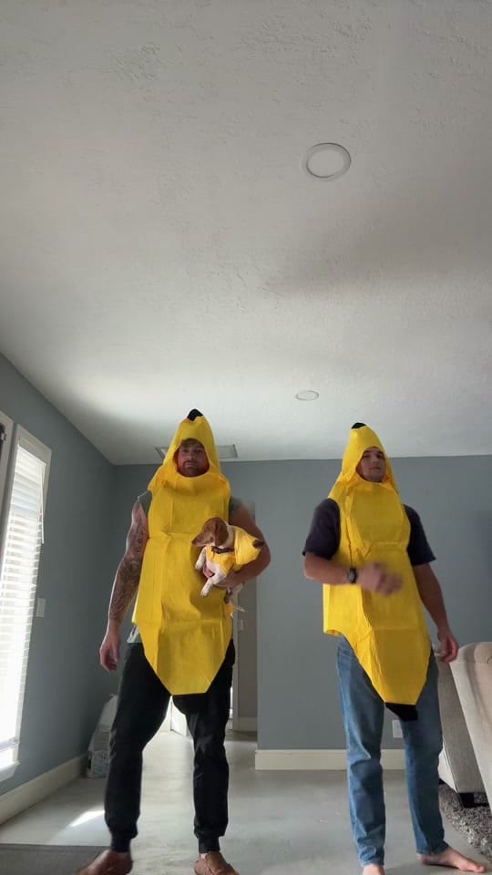 Post 4 by Jaren Kanak (6’5) on TikTok (video)