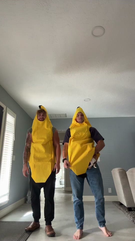 Post 3 by Jaren Kanak (6’5) on TikTok (video)