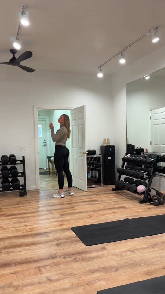 Post 8 by Bella Anya Kraft on TikTok (video)