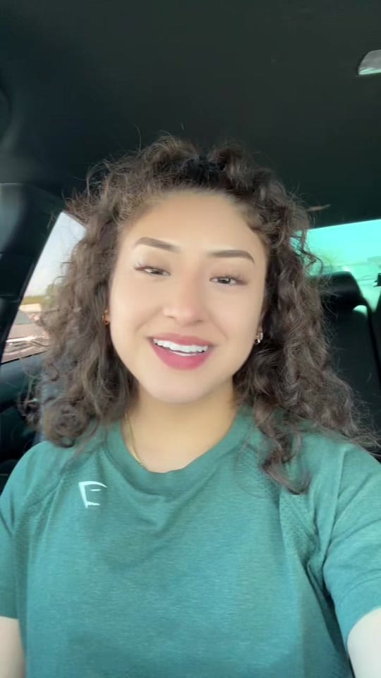 Post 2 by Mariana on TikTok (video)