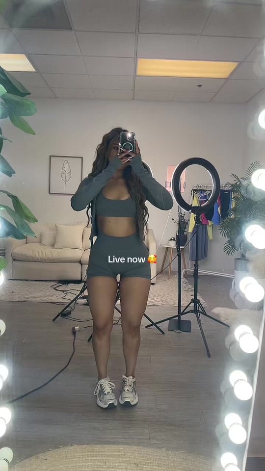 Post 6 by Peachy Bunz on TikTok (video)