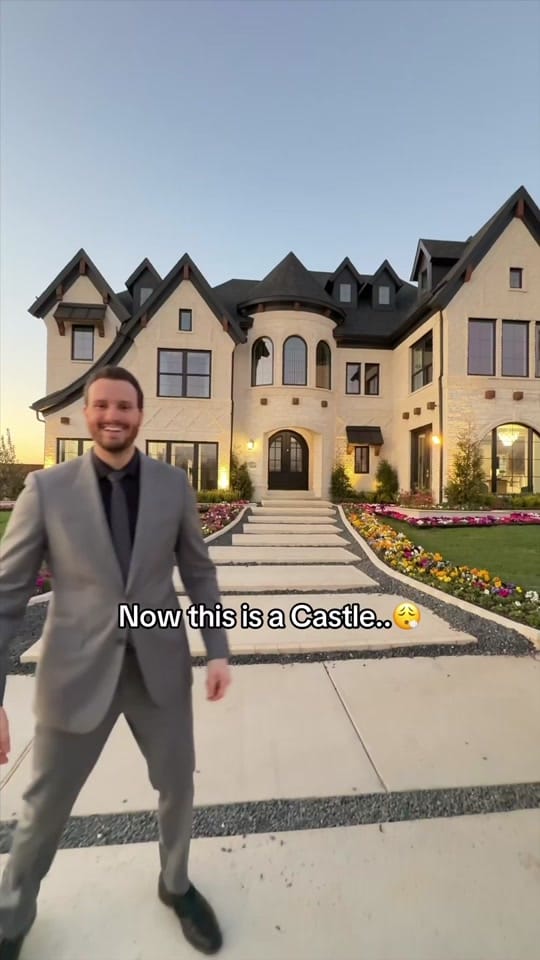 Post 5 by Alex Maloney on TikTok (video)