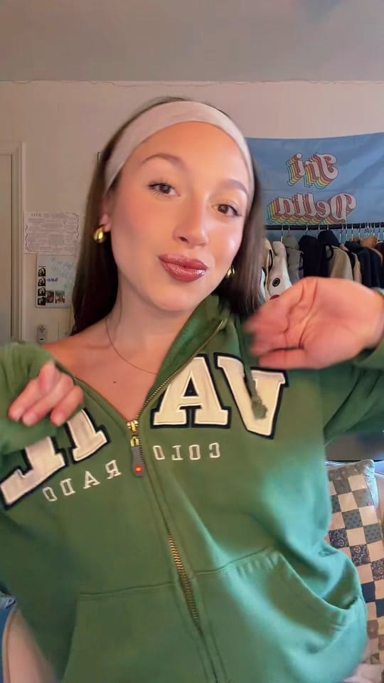 Post 6 by Julia Vecharello on TikTok (video)