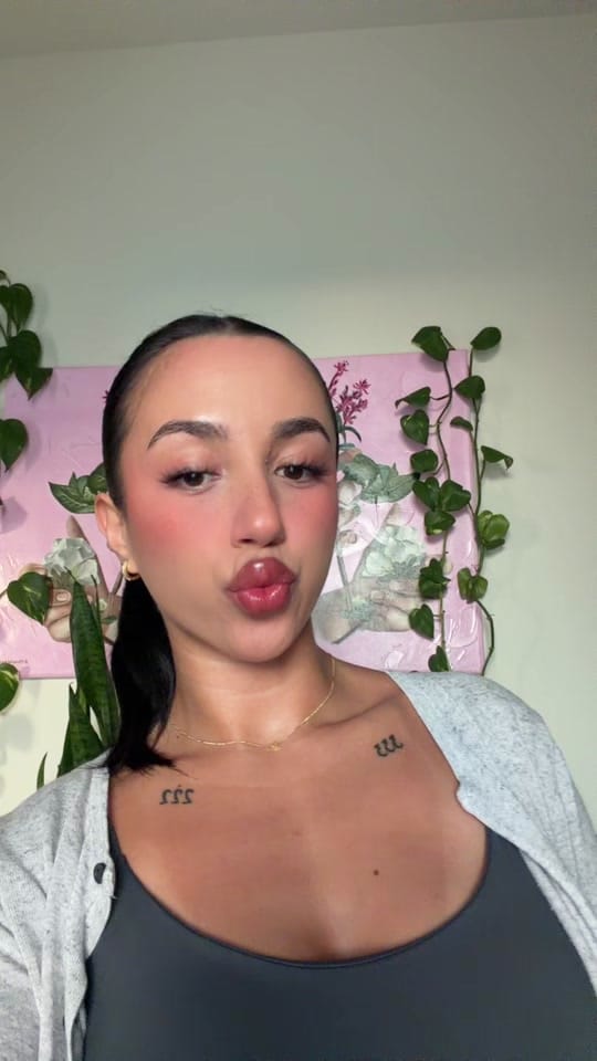 Post 6 by Zaira Lissette on TikTok (video)