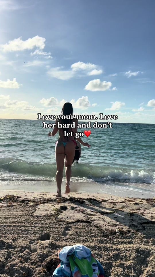 Post 10 by Ella Love on TikTok (video)