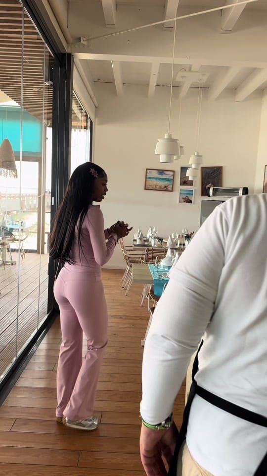 Post 2 by Lay Johnson on TikTok (video)