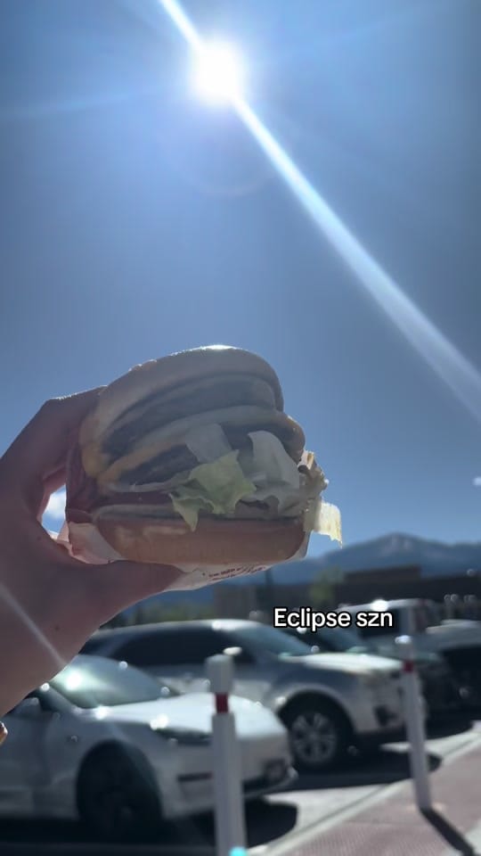 Post 4 by mia 🔆 on TikTok (video)