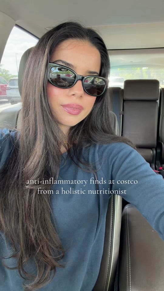 Post 5 by Elena Mia on TikTok (video)