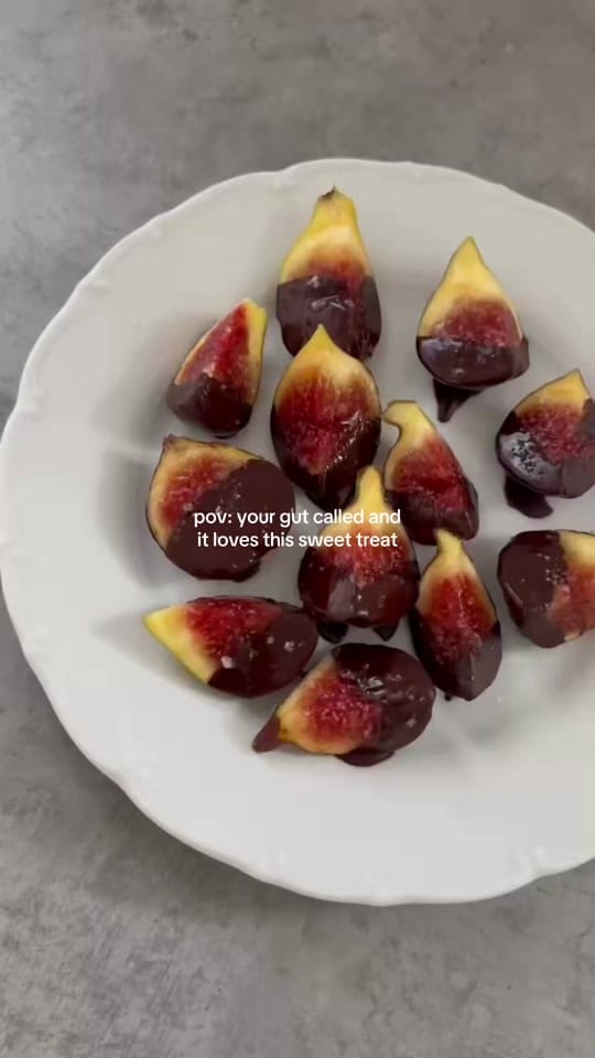 Post 4 by Elena Mia on TikTok (video)