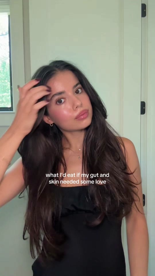 Post 2 by Elena Mia on TikTok (video)
