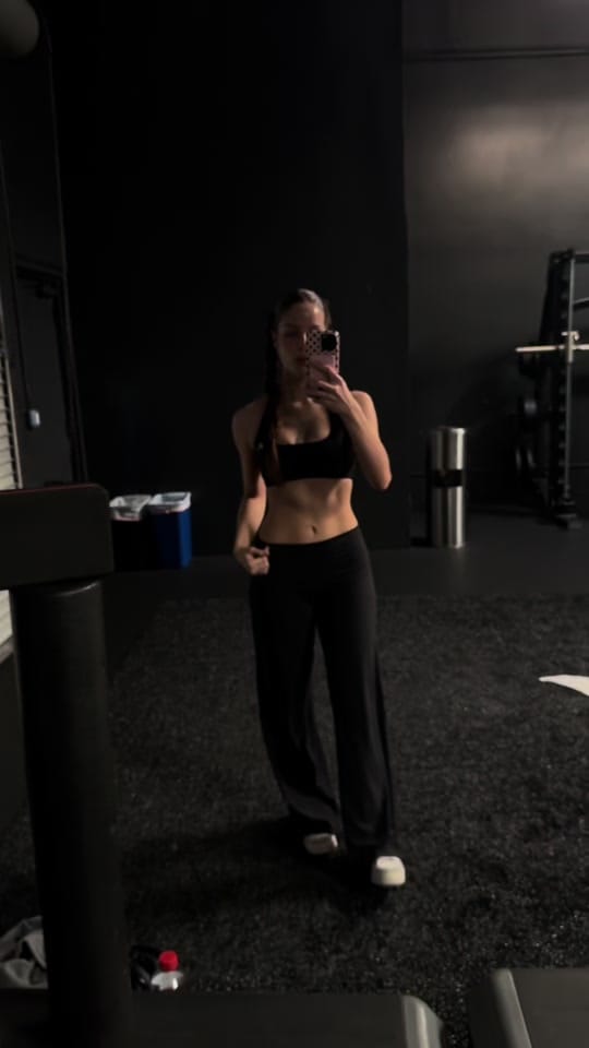Post 7 by emi on TikTok (video)