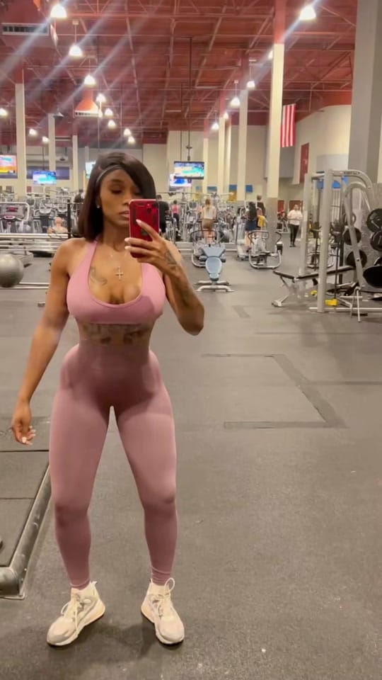 Post 4 by thefeefigure on TikTok (video)
