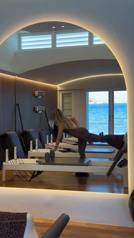 Post 6 by Georgia Xanthaki on TikTok (video)