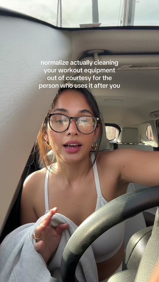 Post 2 by Gabriela on TikTok (video)