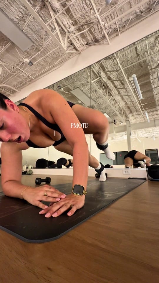 Post 2 by Lily Santana on TikTok (video)