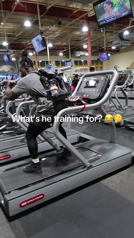Post 7 by Bau🌍 on TikTok (video)