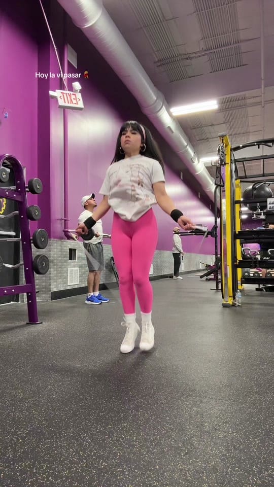 Post 4 by Kari “la fitness” on TikTok (video)