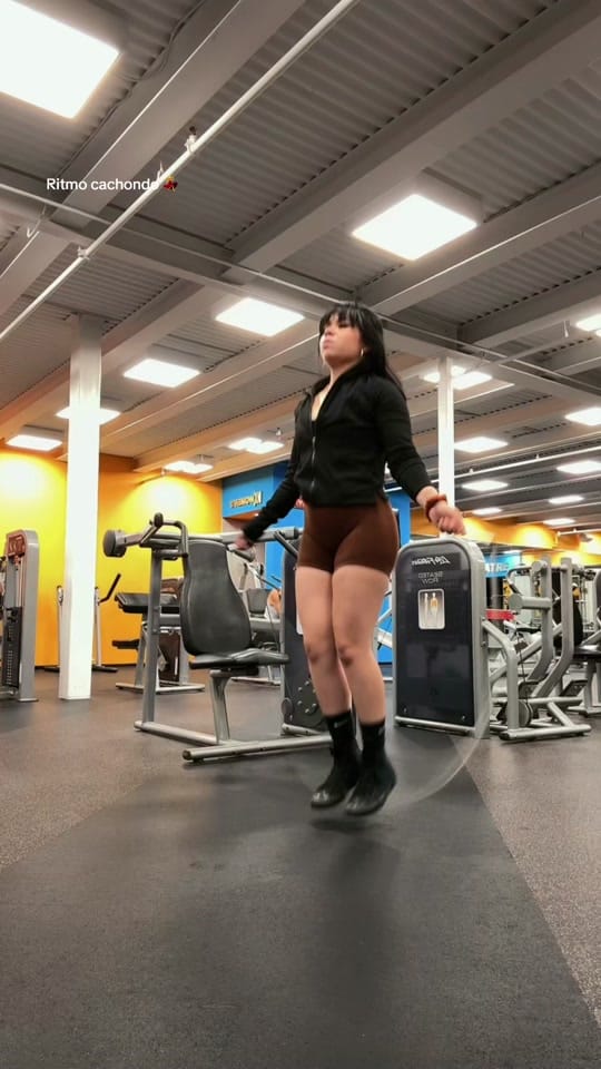 Post 1 by Kari “la fitness” on TikTok (video)