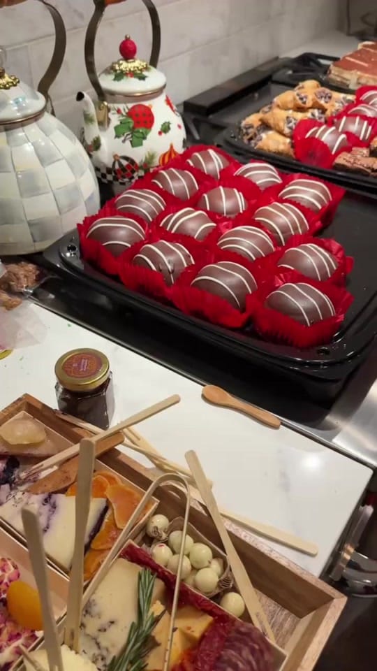 Post 10 by londonhadalittlelamb on TikTok (video)