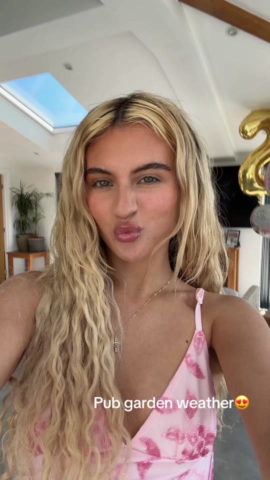Post 2 by Neave xx on TikTok (video)