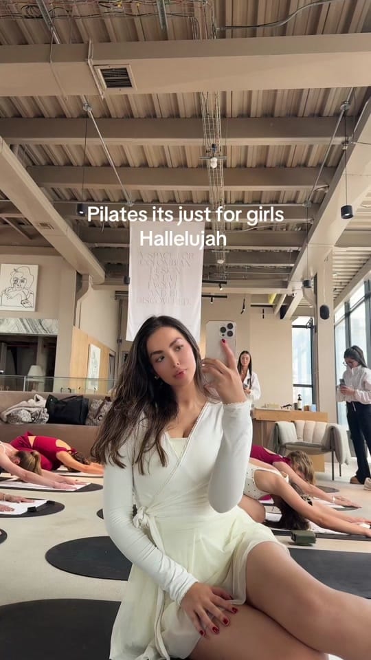 Post 7 by Camila on TikTok (video)